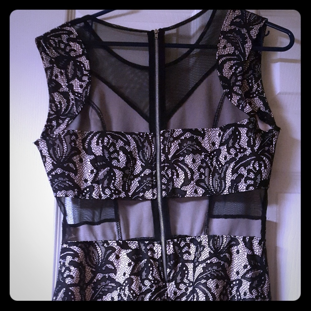Super cute dress with sheer cutouts L